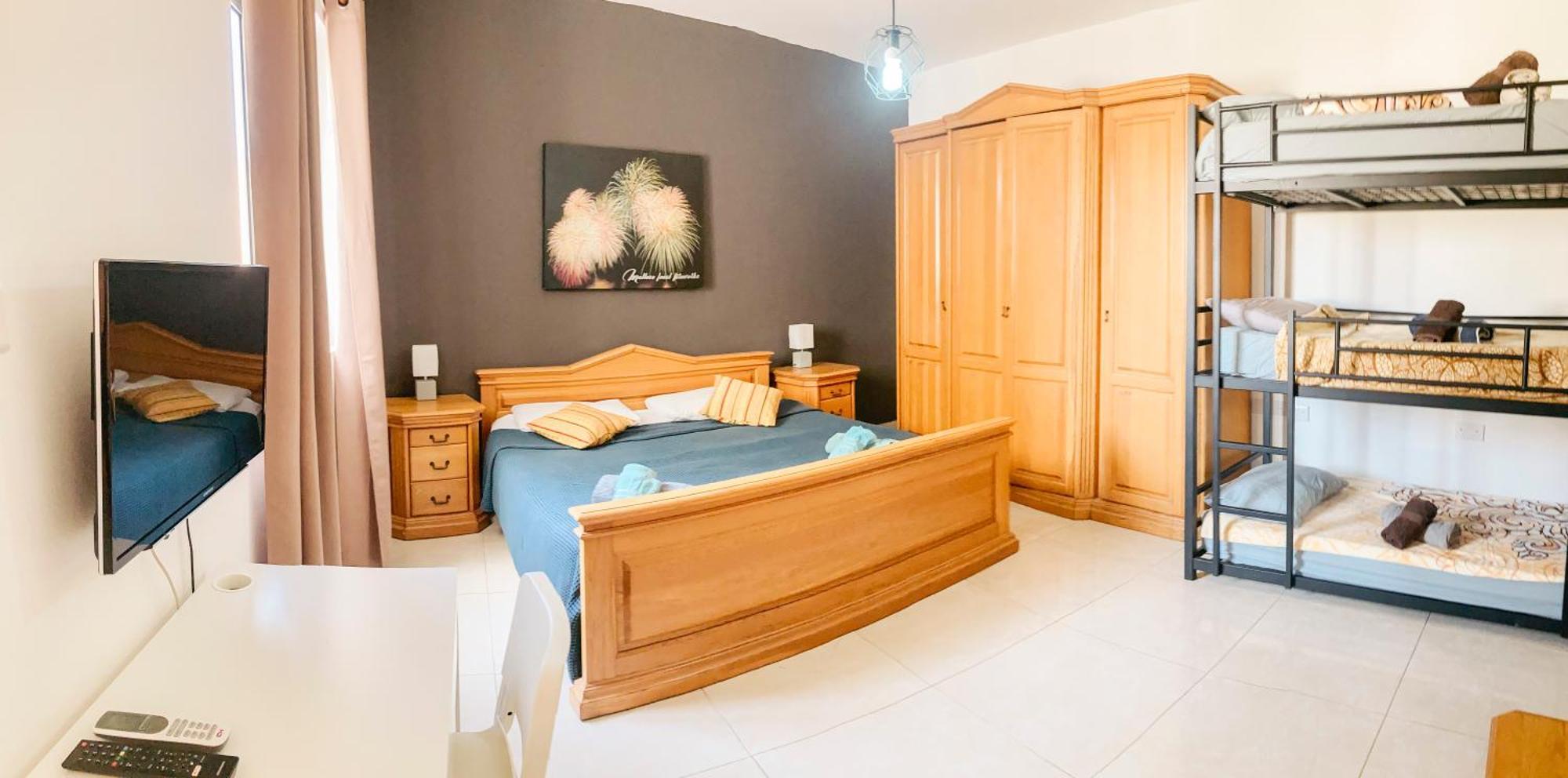 Xl Central Home - Sleeps 10 People Pietà Exterior foto