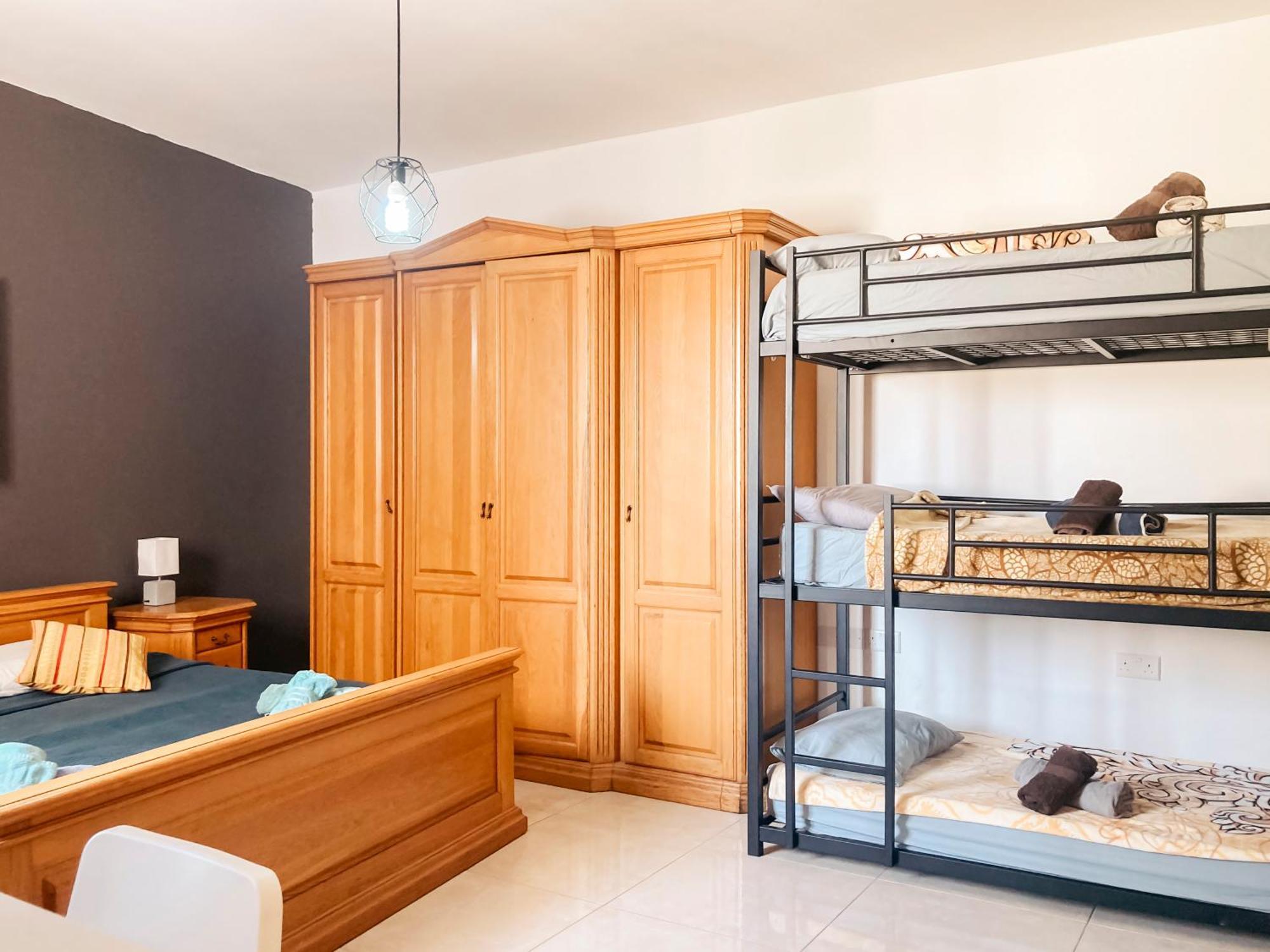 Xl Central Home - Sleeps 10 People Pietà Exterior foto