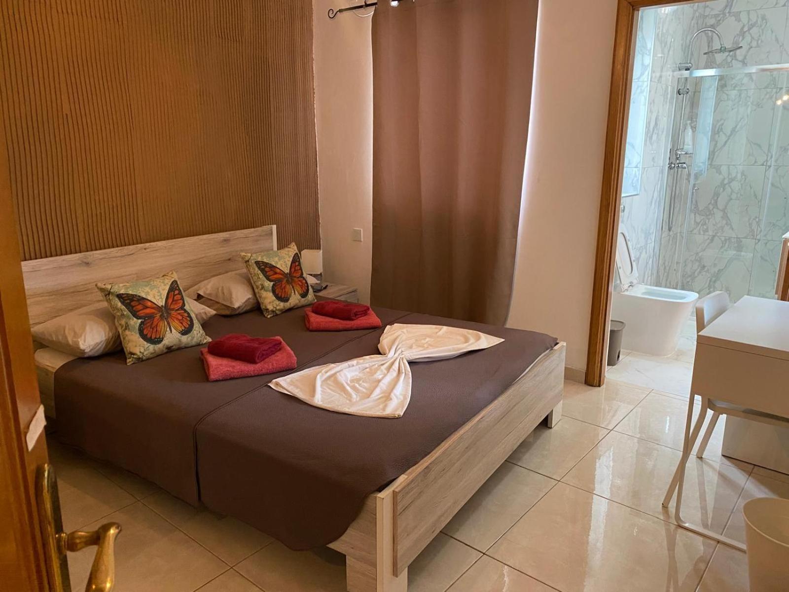 Xl Central Home - Sleeps 10 People Pietà Exterior foto