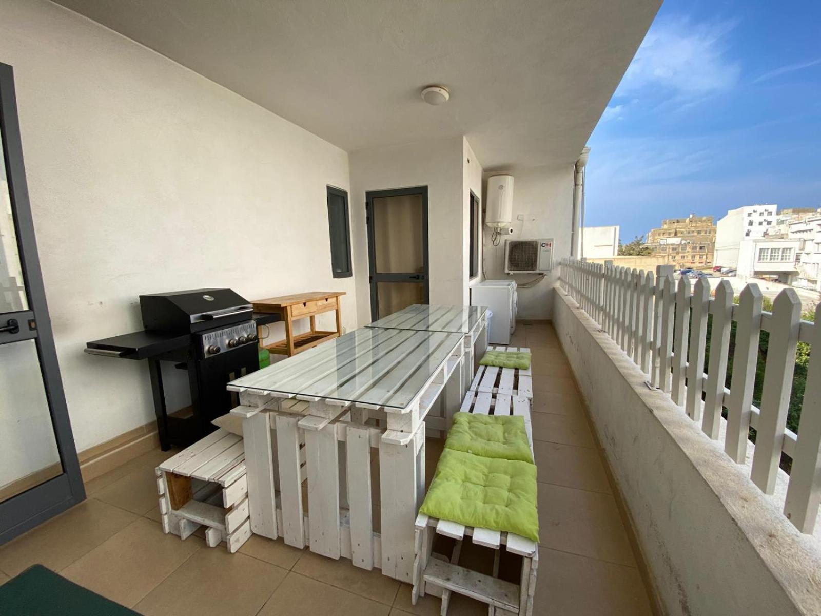 Xl Central Home - Sleeps 10 People Pietà Exterior foto